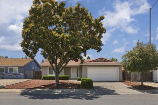 1118 Fallbrook Dr, Stockton, CA 95210