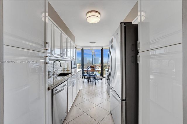 3600 Yacht Club Dr 904, Aventura, FL 33180