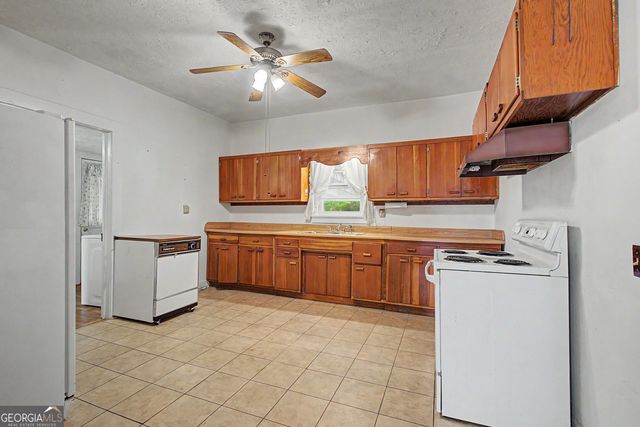 464 Sargent Main Street, Newnan, GA 30263