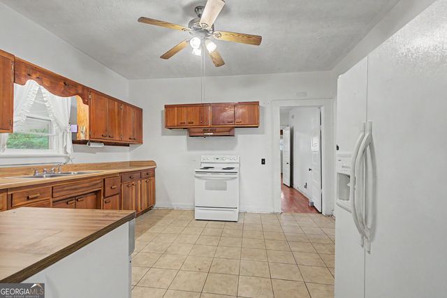 464 Sargent Main Street, Newnan, GA 30263