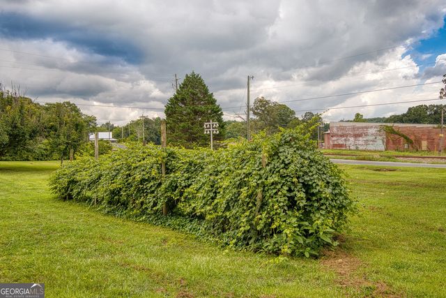 464 Sargent Main Street, Newnan, GA 30263