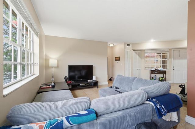 8630 SW 3rd St 203, Pembroke Pines, FL 33025