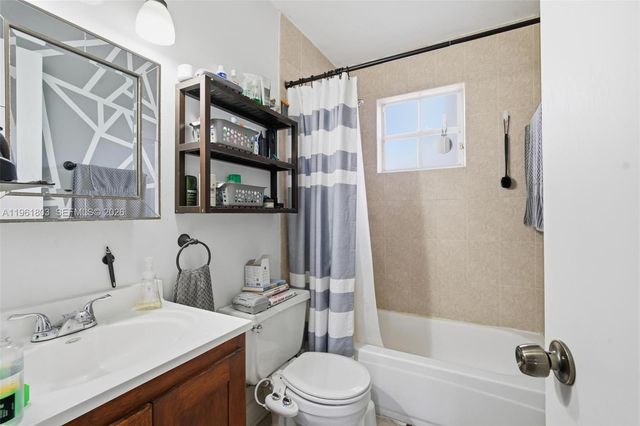 8630 SW 3rd St 203, Pembroke Pines, FL 33025