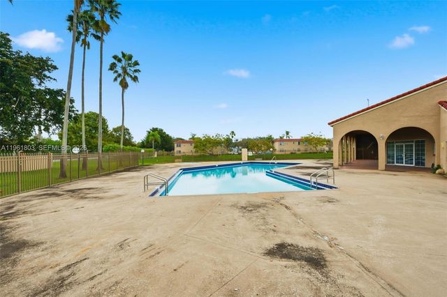 8630 SW 3rd St 203, Pembroke Pines, FL 33025