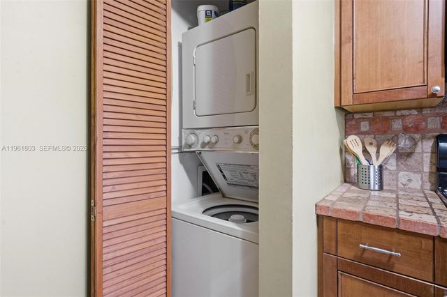 8630 SW 3rd St 203, Pembroke Pines, FL 33025