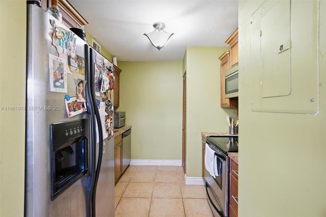 8630 SW 3rd St 203, Pembroke Pines, FL 33025