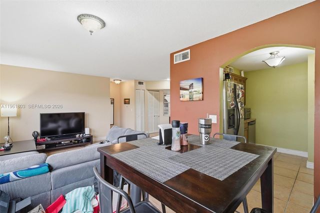 8630 SW 3rd St 203, Pembroke Pines, FL 33025