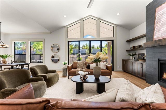5077 W Braveheart St, Eagle, ID 83616