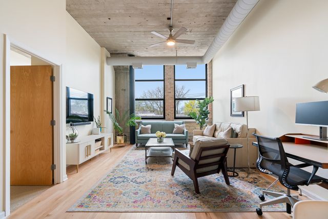 1800 W Roscoe Street 316, Chicago, IL 60657