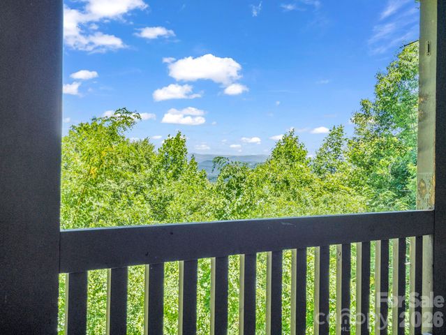 122 Birchwood Drive, Hendersonville, NC 28739