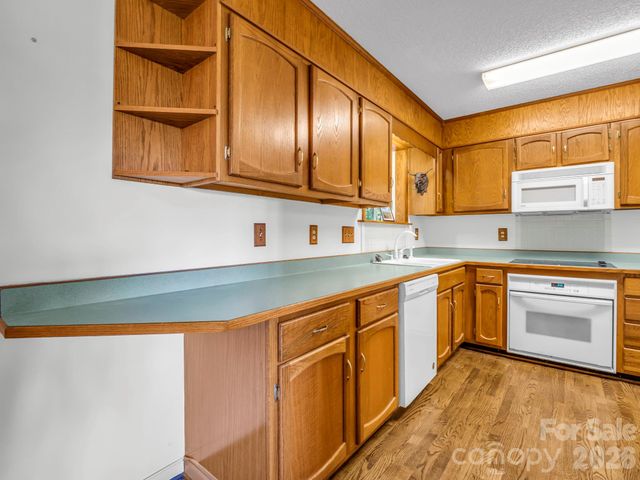 122 Birchwood Drive, Hendersonville, NC 28739