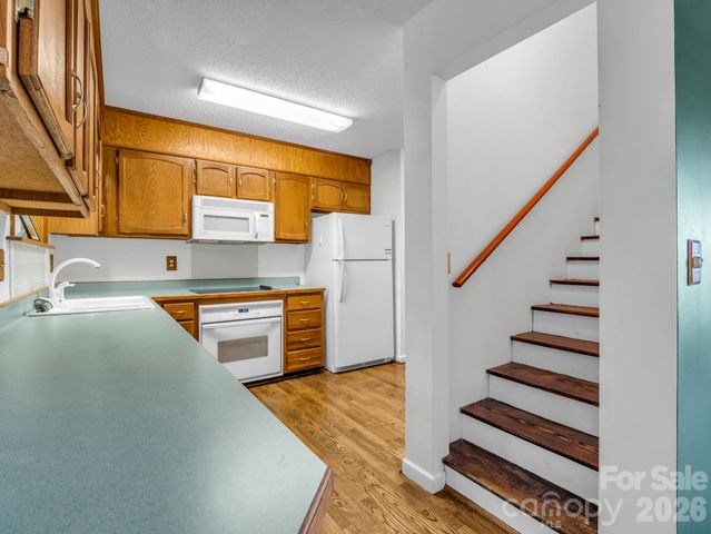 122 Birchwood Drive, Hendersonville, NC 28739