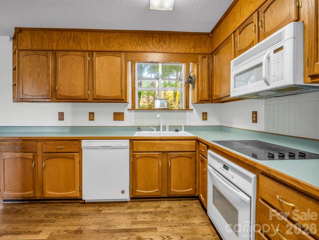122 Birchwood Drive, Hendersonville, NC 28739