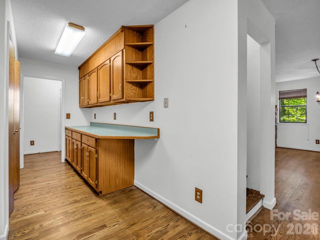 122 Birchwood Drive, Hendersonville, NC 28739