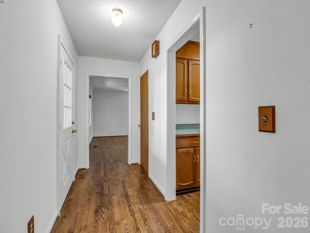 122 Birchwood Drive, Hendersonville, NC 28739