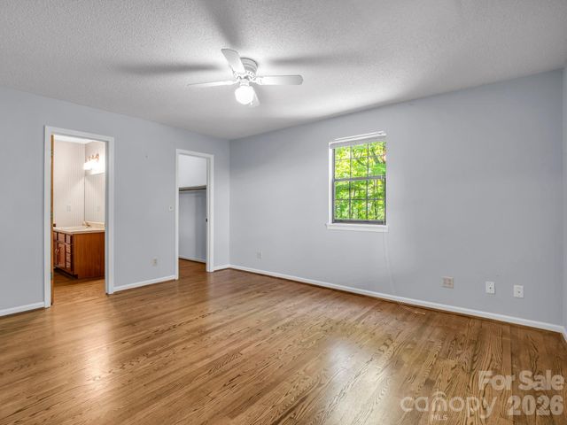 122 Birchwood Drive, Hendersonville, NC 28739