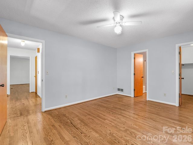 122 Birchwood Drive, Hendersonville, NC 28739