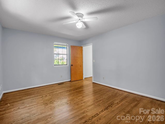 122 Birchwood Drive, Hendersonville, NC 28739