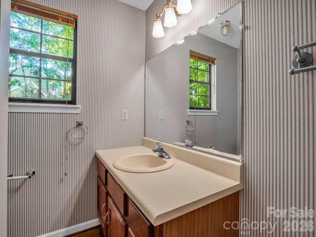 122 Birchwood Drive, Hendersonville, NC 28739