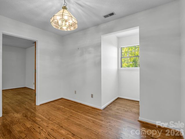 122 Birchwood Drive, Hendersonville, NC 28739