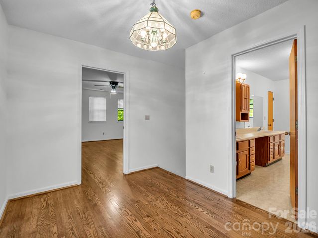122 Birchwood Drive, Hendersonville, NC 28739