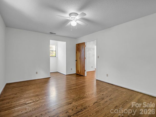 122 Birchwood Drive, Hendersonville, NC 28739