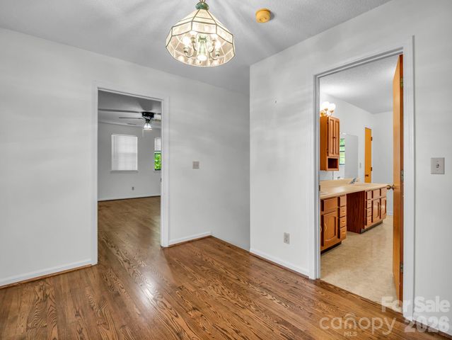 122 Birchwood Drive, Hendersonville, NC 28739