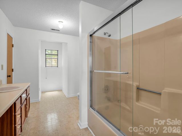 122 Birchwood Drive, Hendersonville, NC 28739