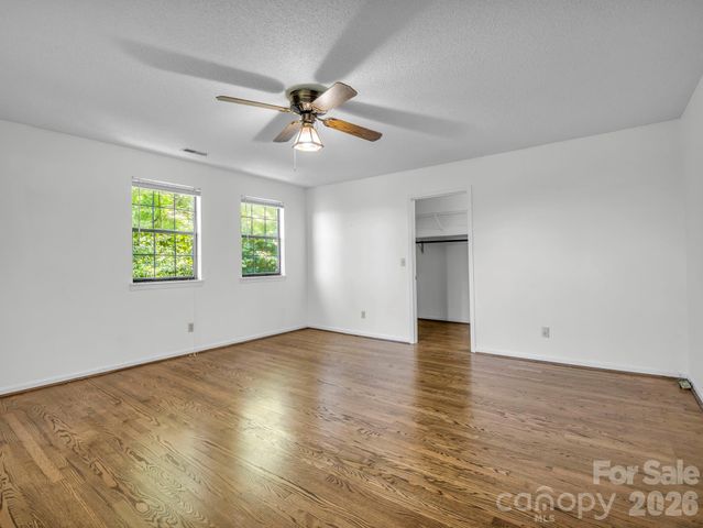 122 Birchwood Drive, Hendersonville, NC 28739