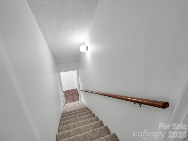 122 Birchwood Drive, Hendersonville, NC 28739