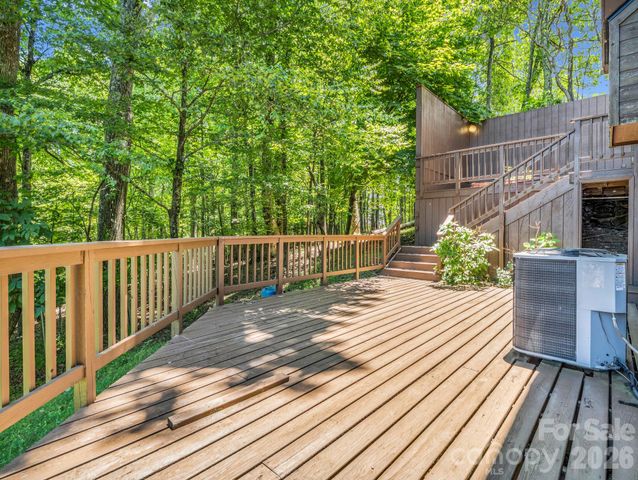 122 Birchwood Drive, Hendersonville, NC 28739