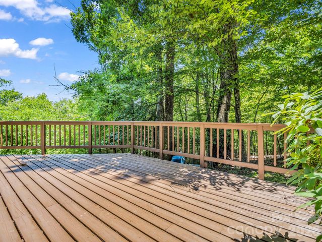 122 Birchwood Drive, Hendersonville, NC 28739