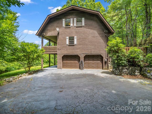 122 Birchwood Drive, Hendersonville, NC 28739