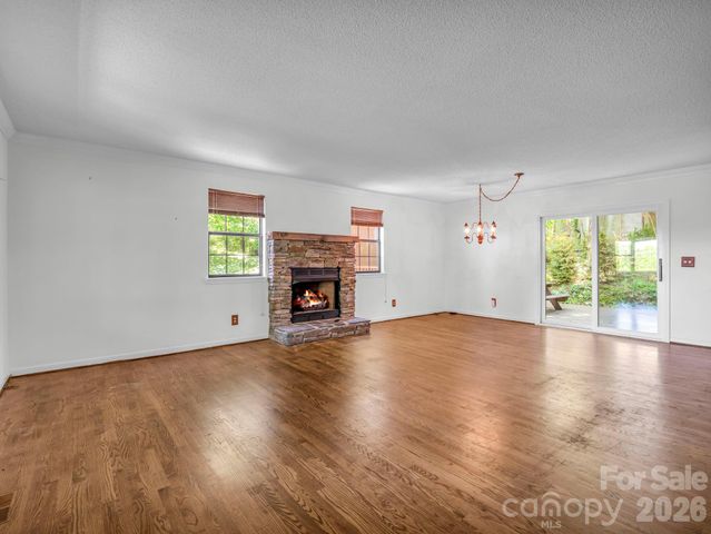 122 Birchwood Drive, Hendersonville, NC 28739