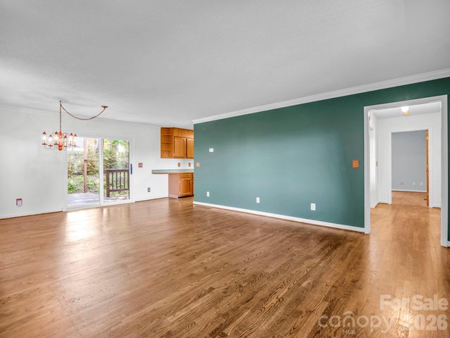 122 Birchwood Drive, Hendersonville, NC 28739