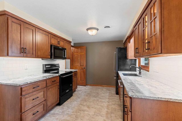 1203 VALLEY VIEW ROAD, Green Bay, WI 54304