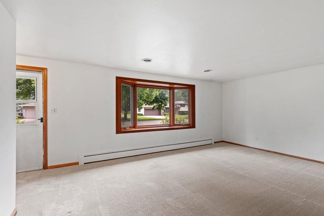1203 VALLEY VIEW ROAD, Green Bay, WI 54304