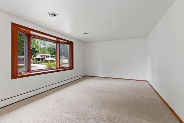 1203 VALLEY VIEW ROAD, Green Bay, WI 54304