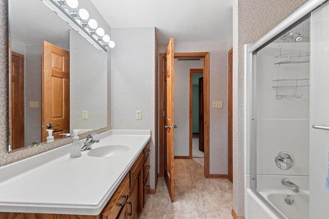 1203 VALLEY VIEW ROAD, Green Bay, WI 54304