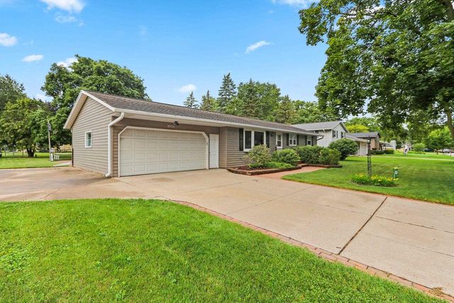 1203 VALLEY VIEW ROAD, Green Bay, WI 54304
