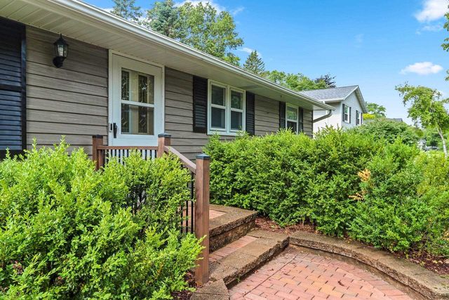 1203 VALLEY VIEW ROAD, Green Bay, WI 54304