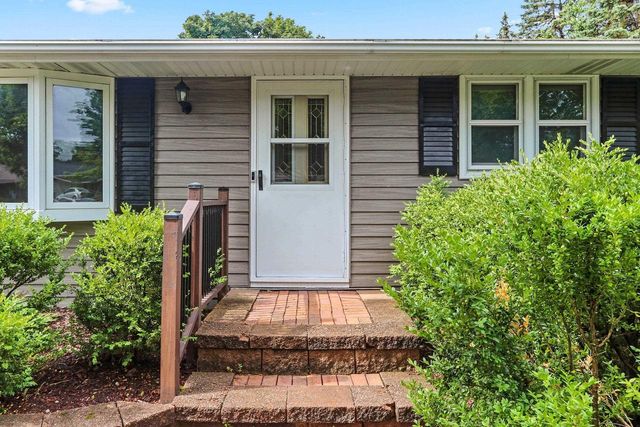 1203 VALLEY VIEW ROAD, Green Bay, WI 54304