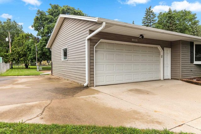 1203 VALLEY VIEW ROAD, Green Bay, WI 54304