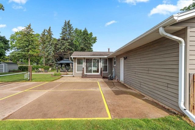 1203 VALLEY VIEW ROAD, Green Bay, WI 54304