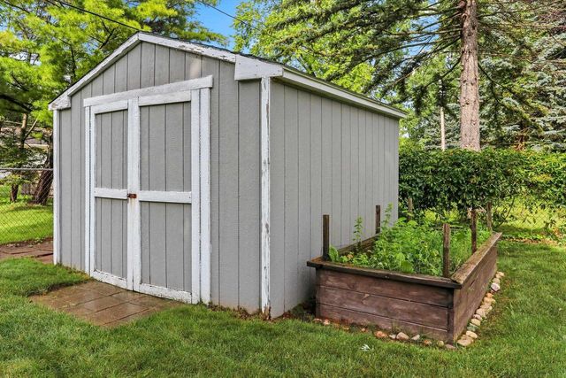 1203 VALLEY VIEW ROAD, Green Bay, WI 54304