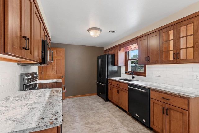 1203 VALLEY VIEW ROAD, Green Bay, WI 54304