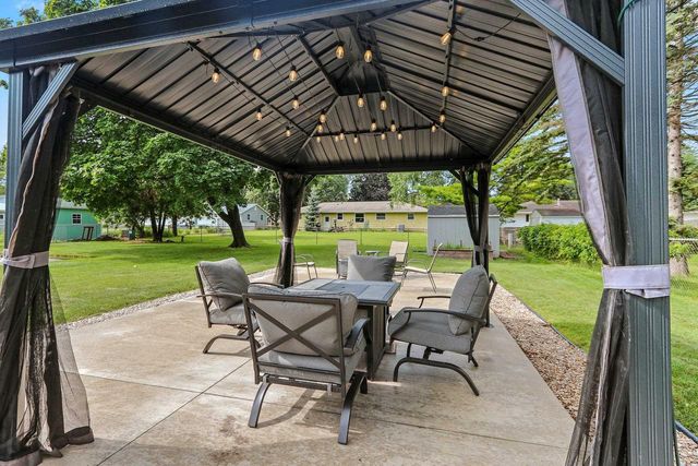 1203 VALLEY VIEW ROAD, Green Bay, WI 54304