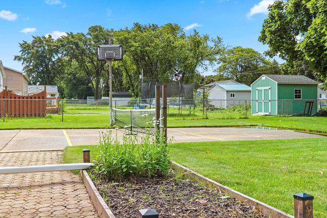 1203 VALLEY VIEW ROAD, Green Bay, WI 54304