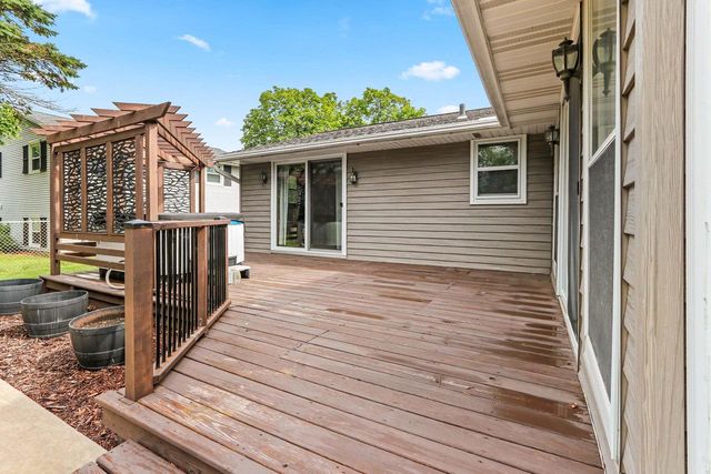 1203 VALLEY VIEW ROAD, Green Bay, WI 54304