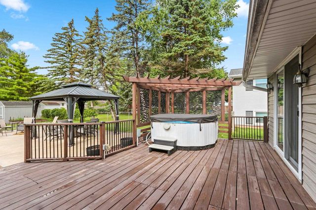 1203 VALLEY VIEW ROAD, Green Bay, WI 54304